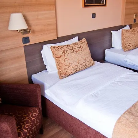 Hotel Hill Wellness & 4*