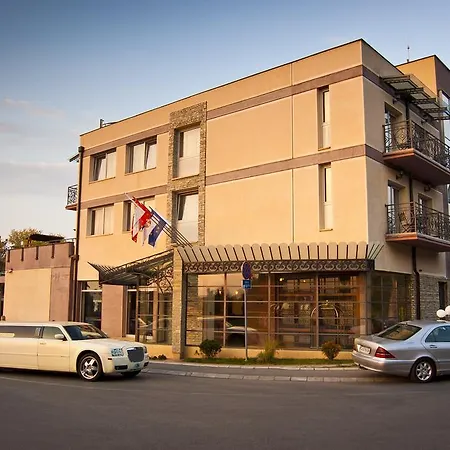 Hotel Hill 4*