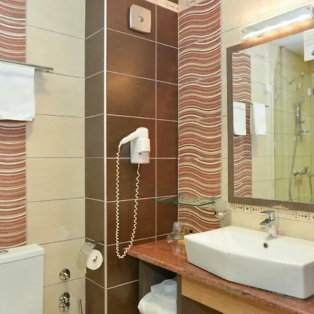 Hotel Hill Wellness & 4*